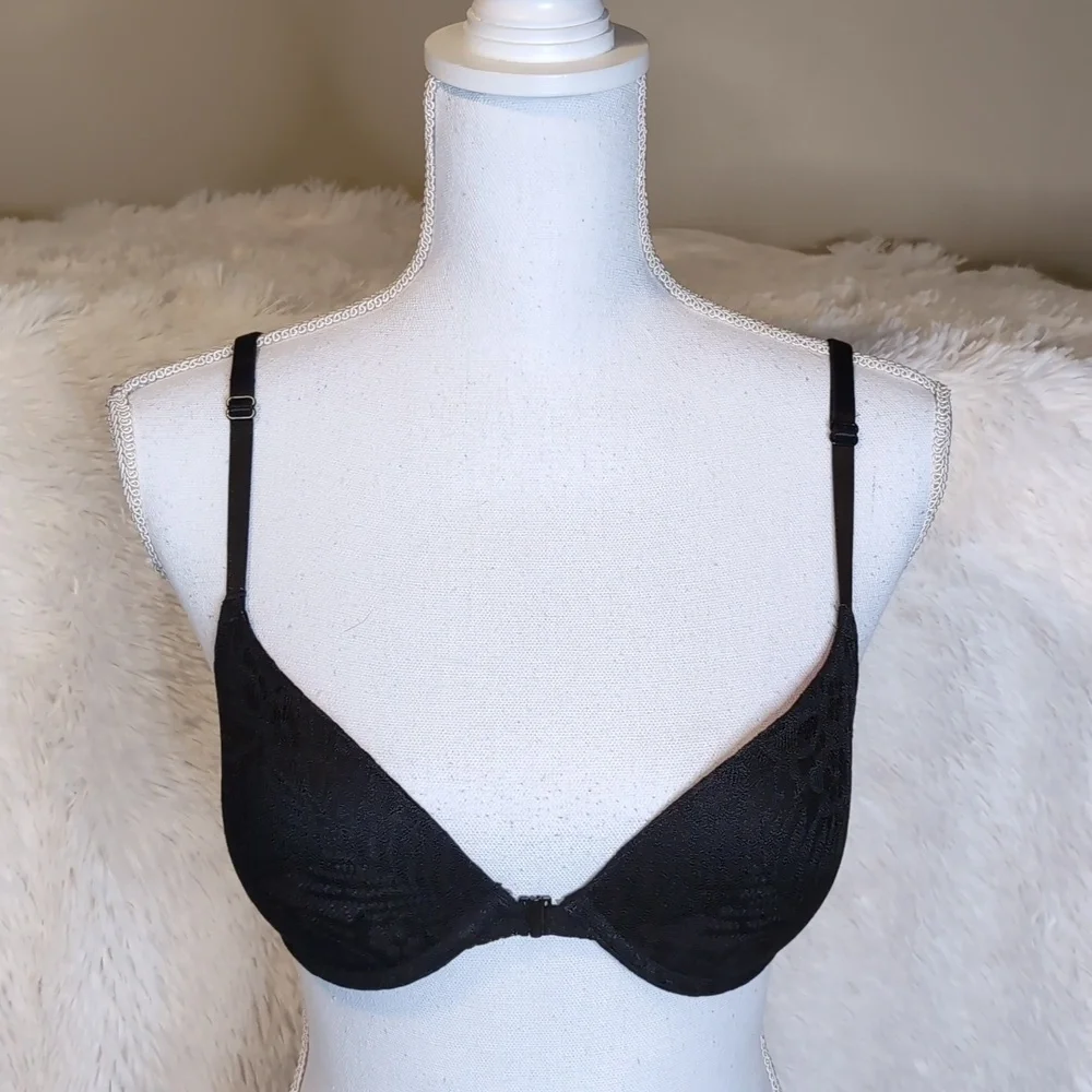 VS PINK push-up lace front closure BRA SIZE 34C